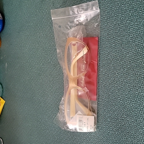 Salvatore Ferragamo women eyeglasses, small frames beige color - Picture 5 of 5